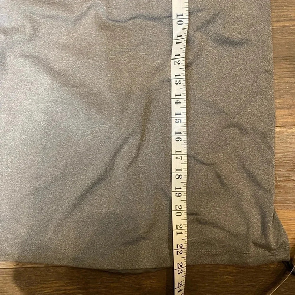 Fabletics Norwalk Tank Top Black Gray Cranberry Shelf Bra Racerback Womens Small - Picture 4 of 6